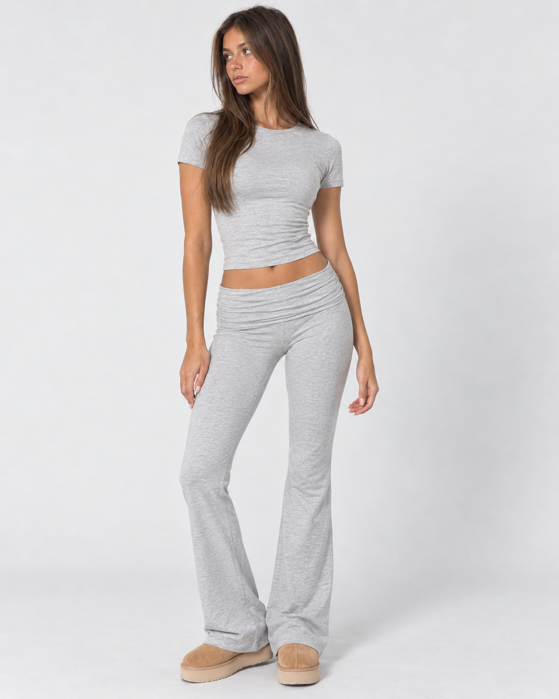 Completo Donna T-Shirt Aderente e Pantaloni Zampa Vita Bassa