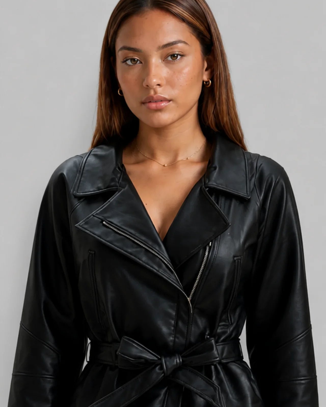 Giacca Donna Effetto Pelle Collo a Imbuto con Cintura Boxy