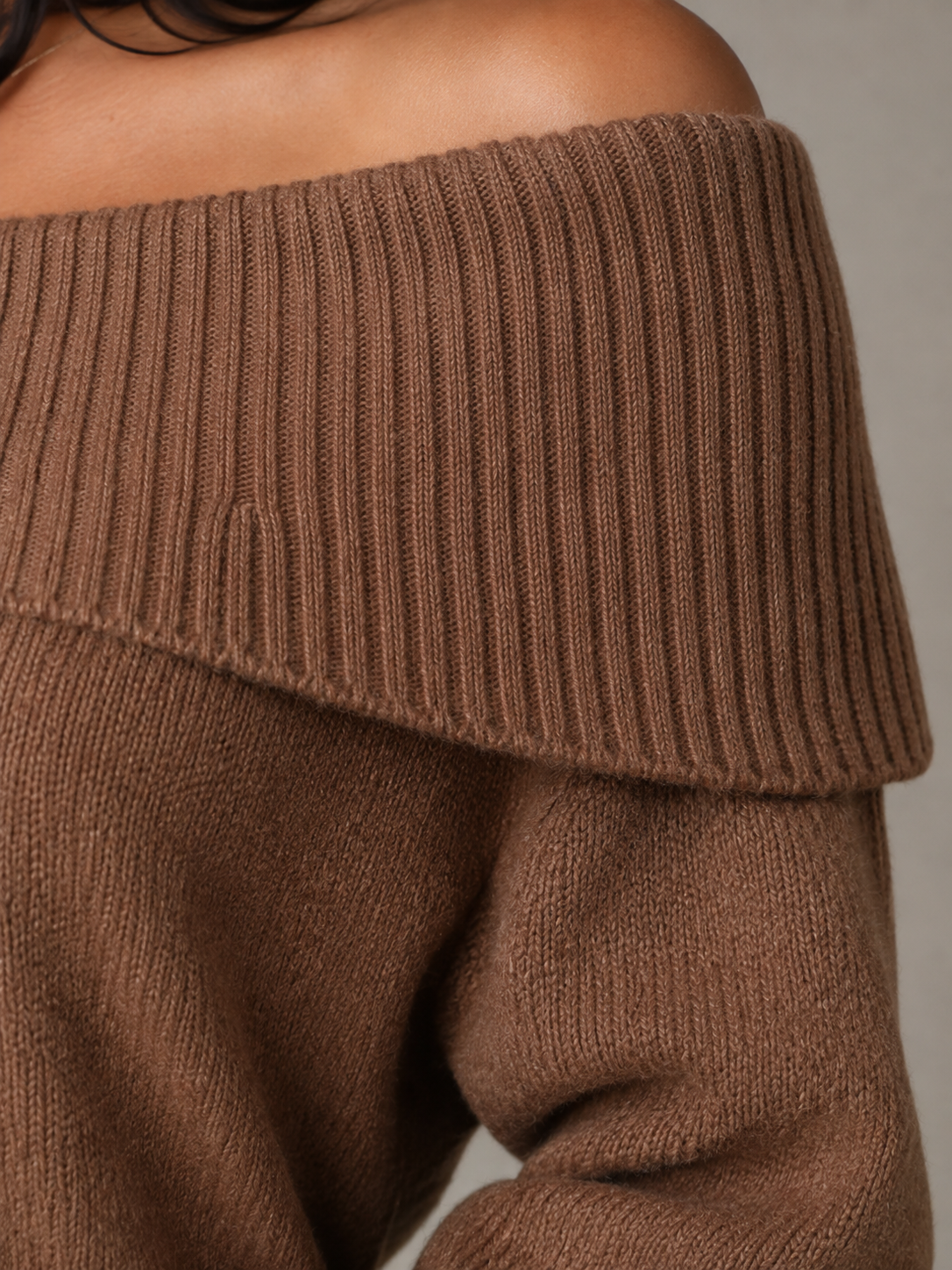 Maglione Donna Spalle Scoperte Collo Ripiegato Aderente