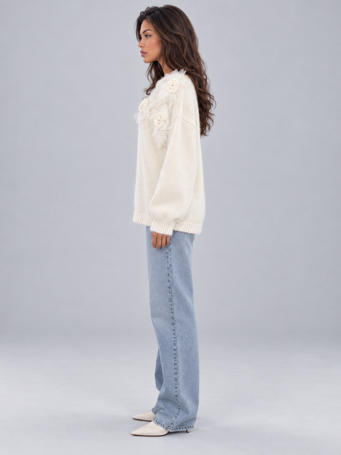 Maglione Donna Oversize Girocollo con Fiori 3D e Piume Applicati