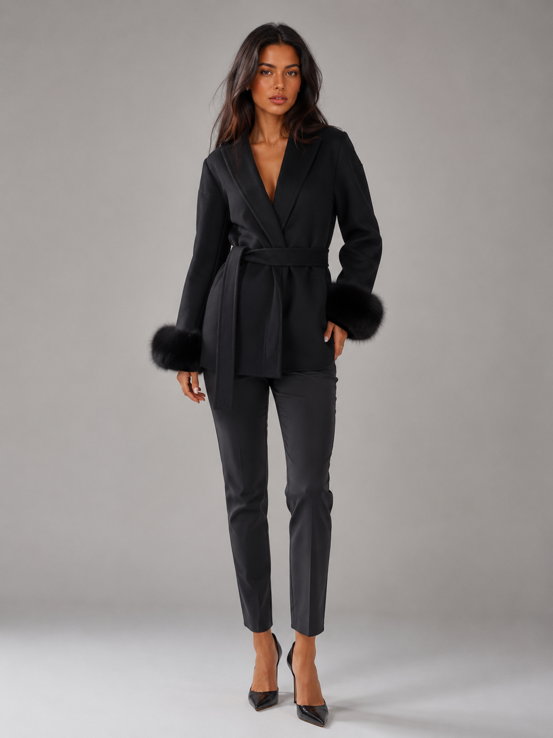 Cappotto Donna Corto con Cintura e Polsini in Pelliccia Sintetica