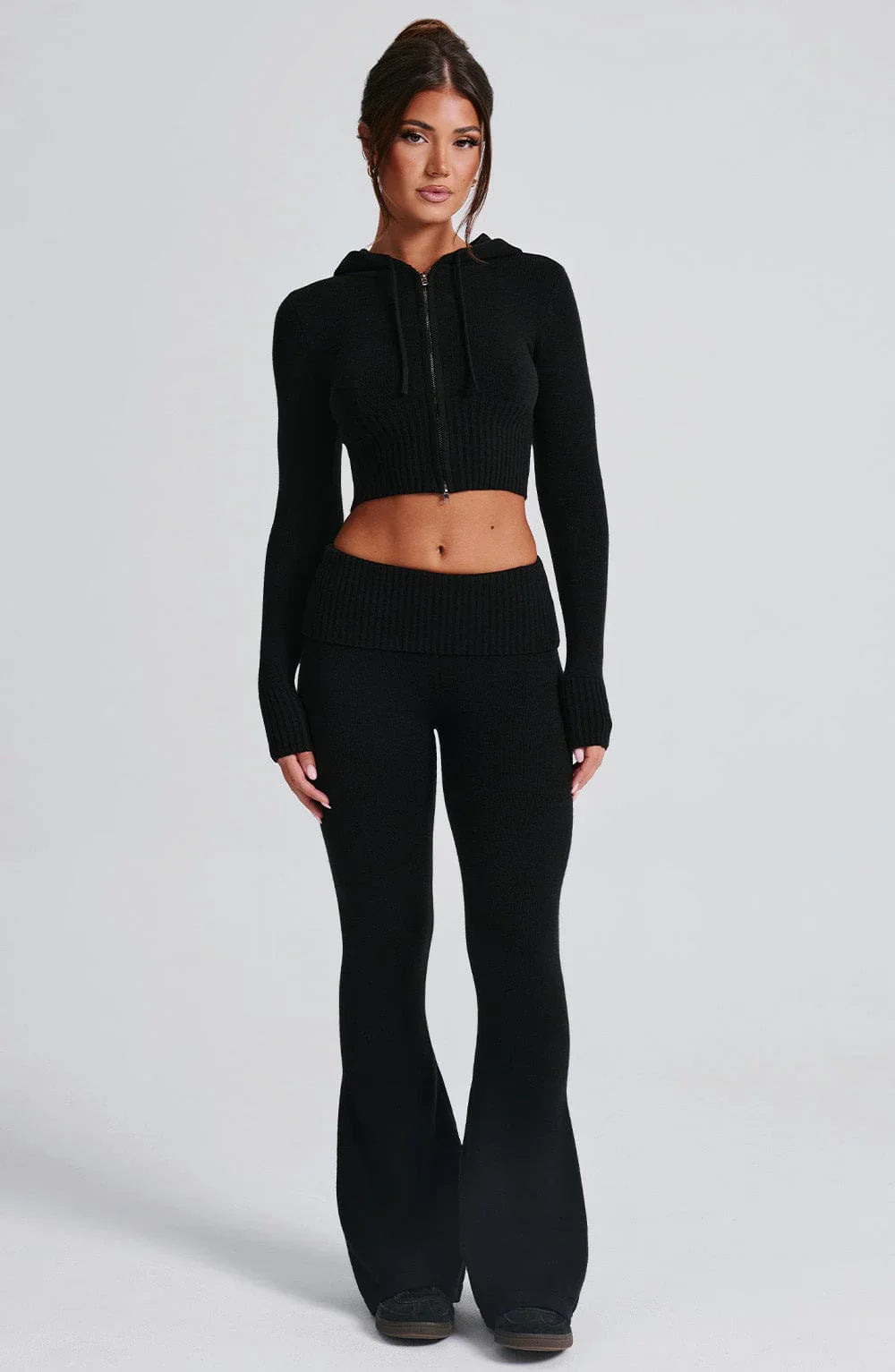 Completo Donna in Maglia Felpa Cropped con Zip e Pantaloni a Zampa