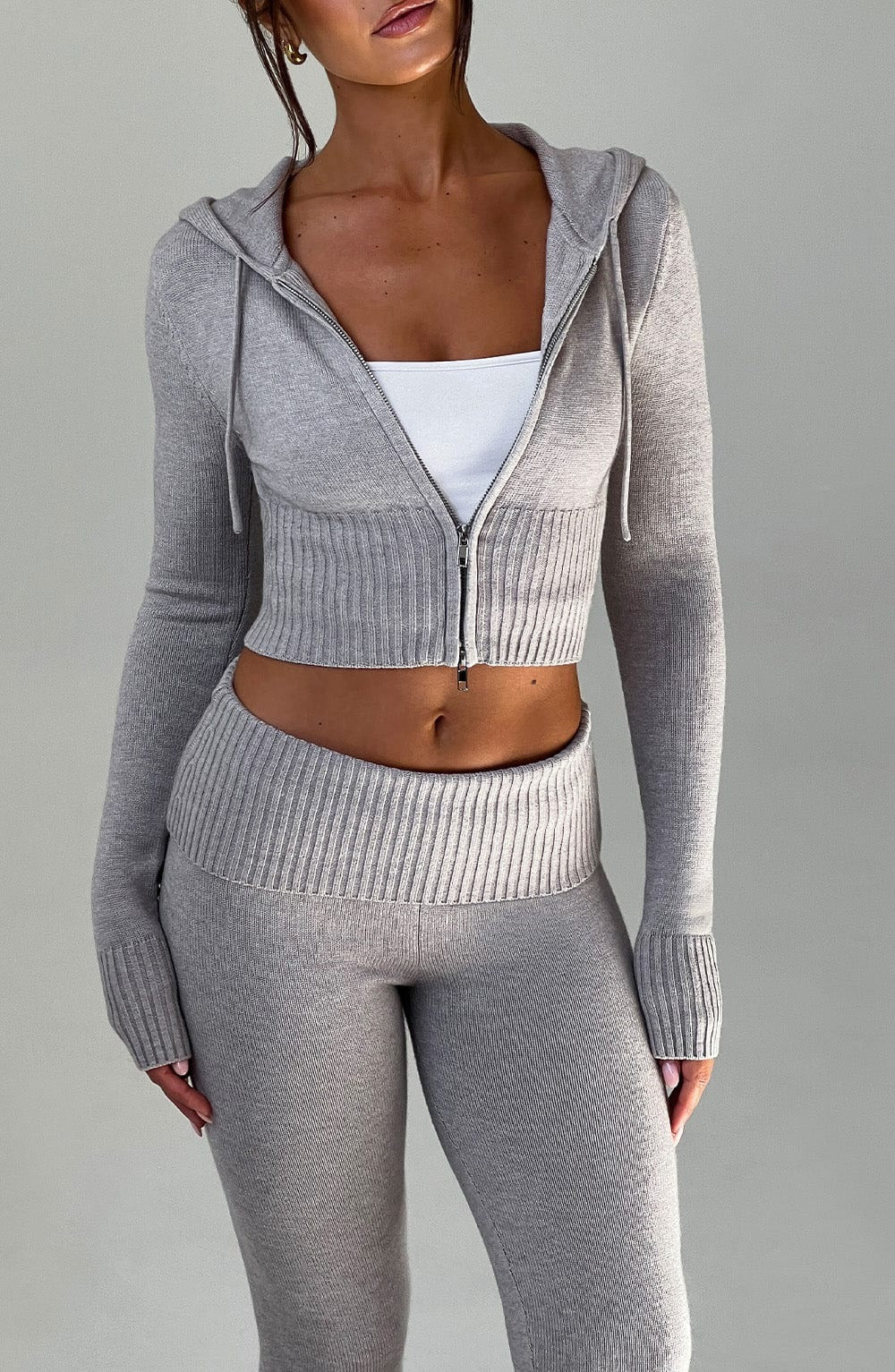 Completo Donna in Maglia Felpa Cropped con Zip e Pantaloni a Zampa
