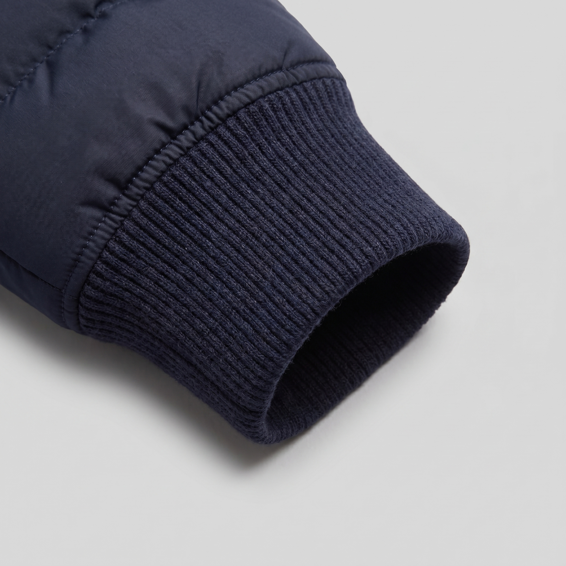Piumino Uomo con Maniche in Maglia e Collo a Coste