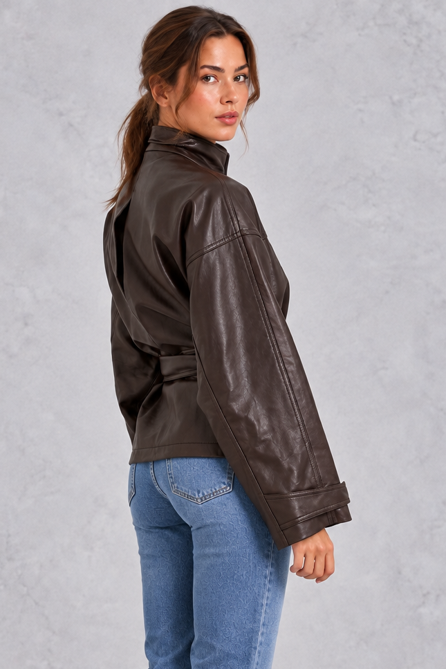 Giacca Donna Corta Effetto Pelle Marrone con Cintura e Revers