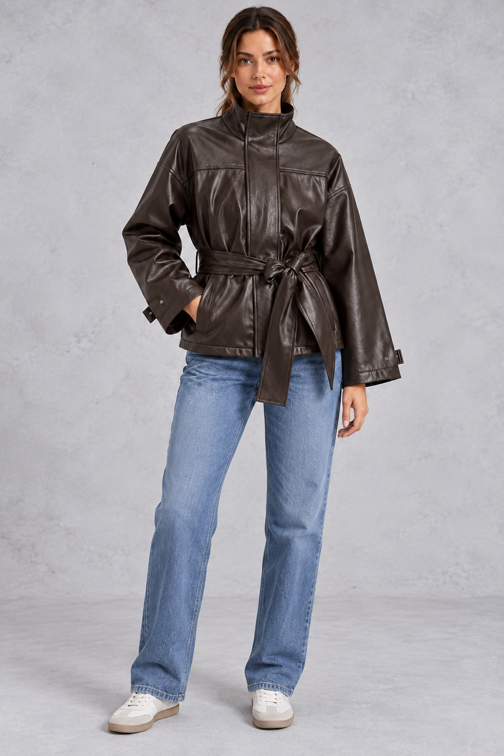 Giacca Donna Corta Effetto Pelle Marrone con Cintura e Revers