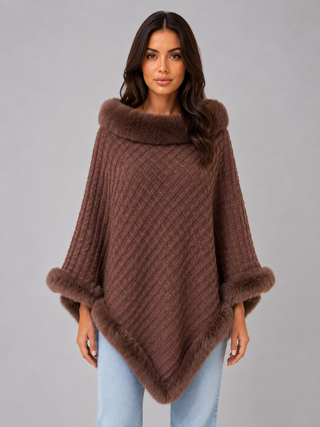 Mantella Donna in Maglia con Bordo in Pelliccia Sintetica
