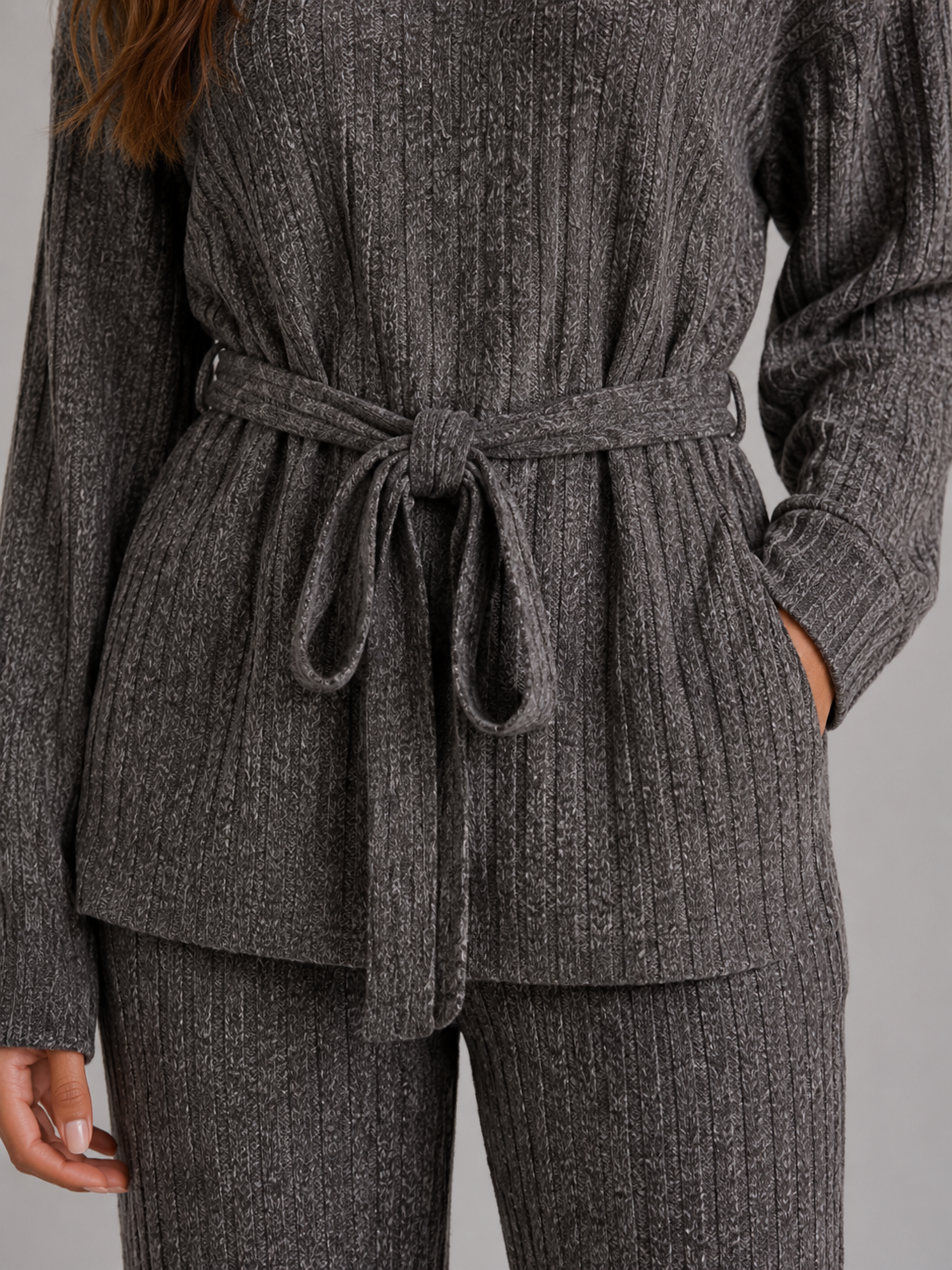 Completo Donna in Maglia Dolcevita con Cintura e Pantaloni
