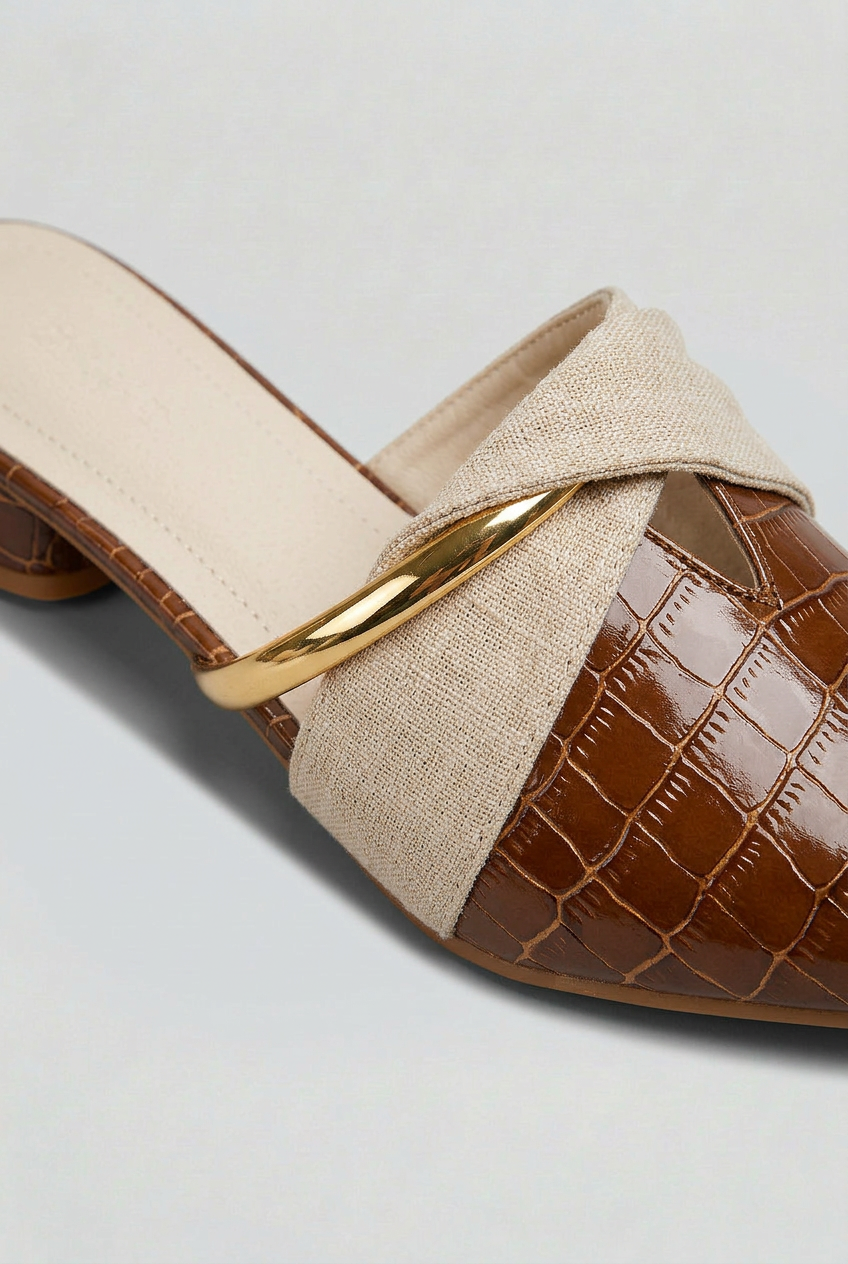 Mules Donna Punta Affusolata Effetto Cocco Dettaglio Oro