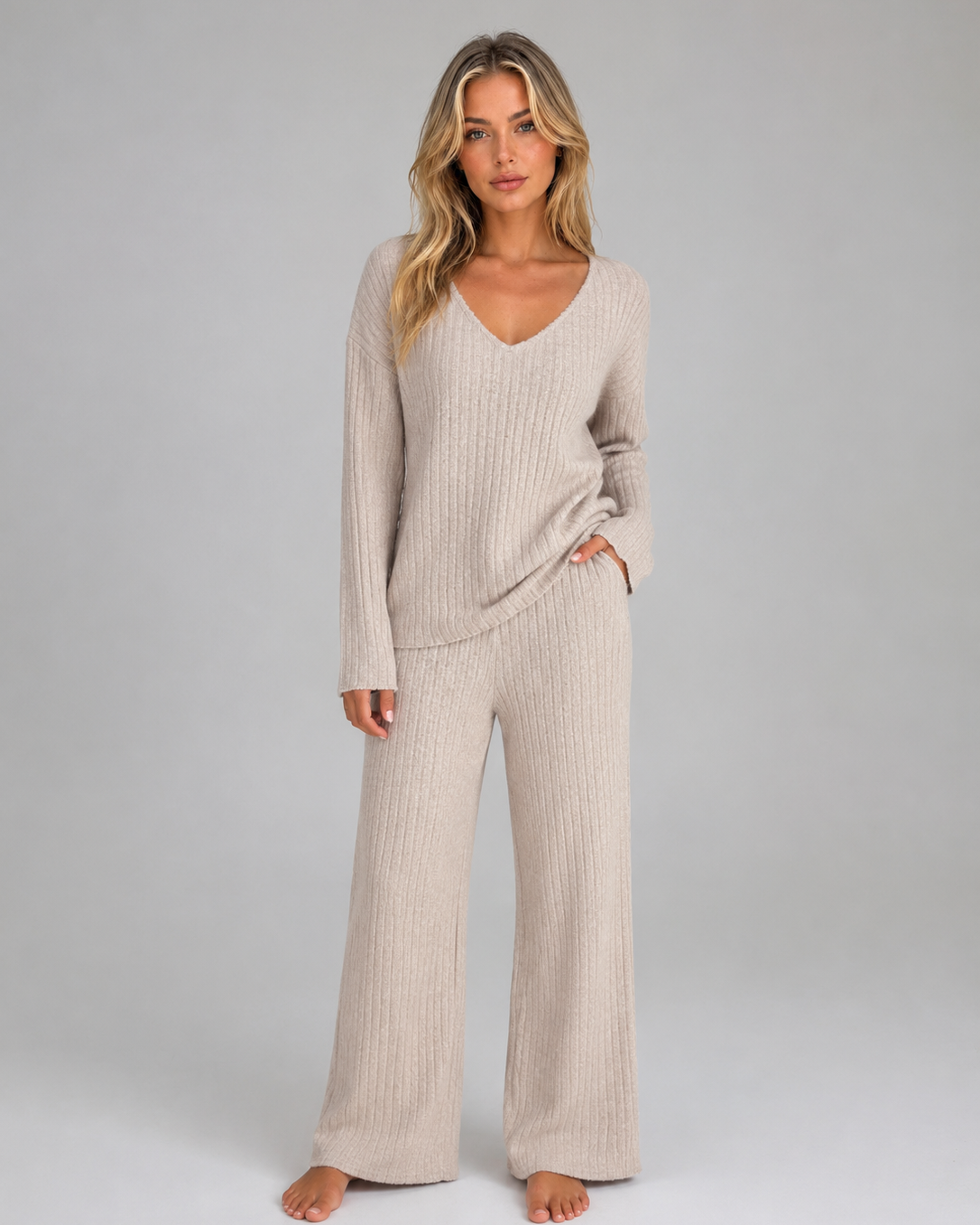 Completo Donna in Maglia a Coste Maglione Scollo V e Pantaloni