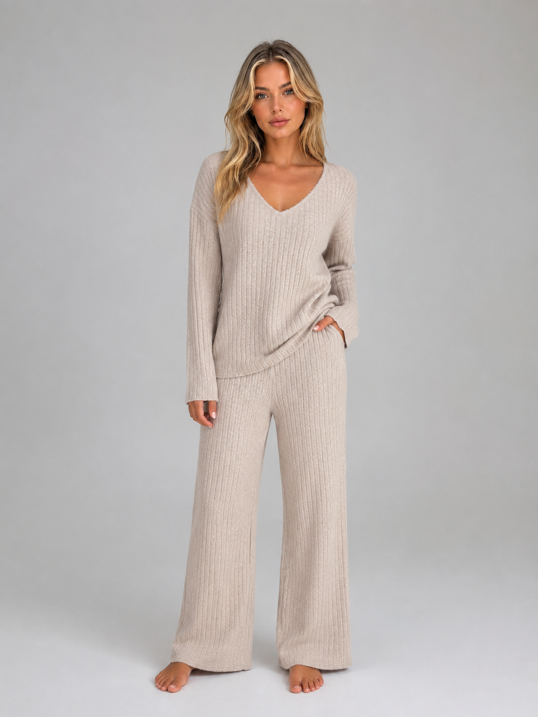 Completo Donna in Maglia a Coste Maglione Scollo V e Pantaloni