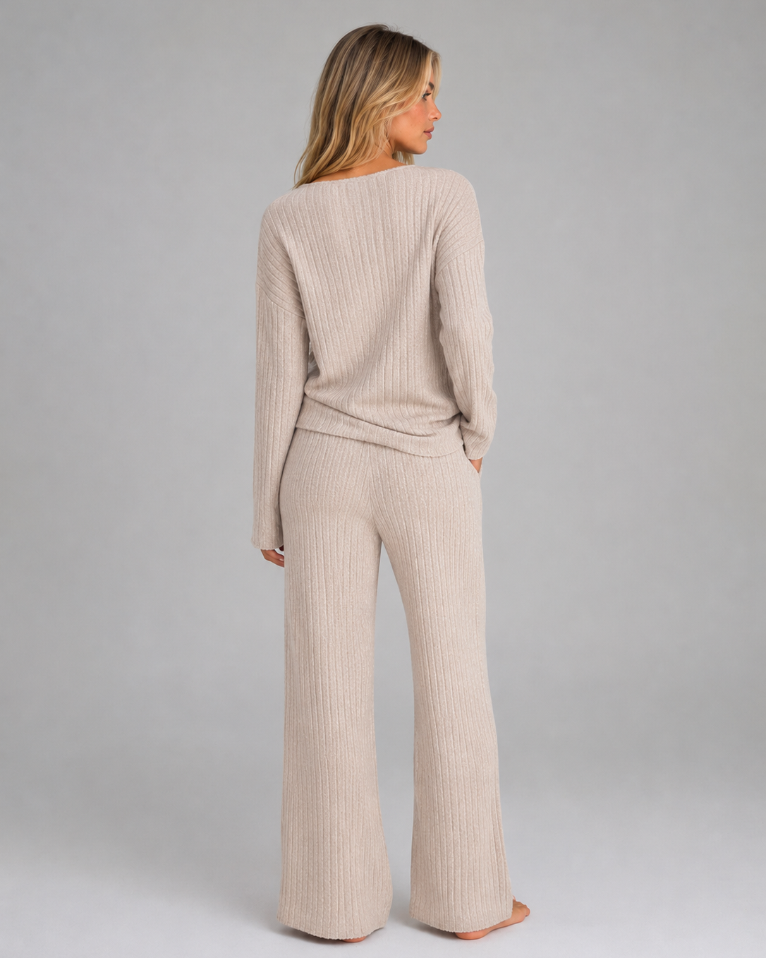 Completo Donna in Maglia a Coste Maglione Scollo V e Pantaloni