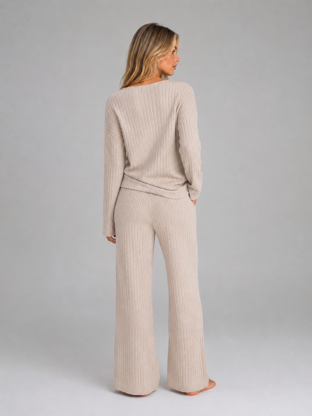 Completo Donna in Maglia a Coste Maglione Scollo V e Pantaloni