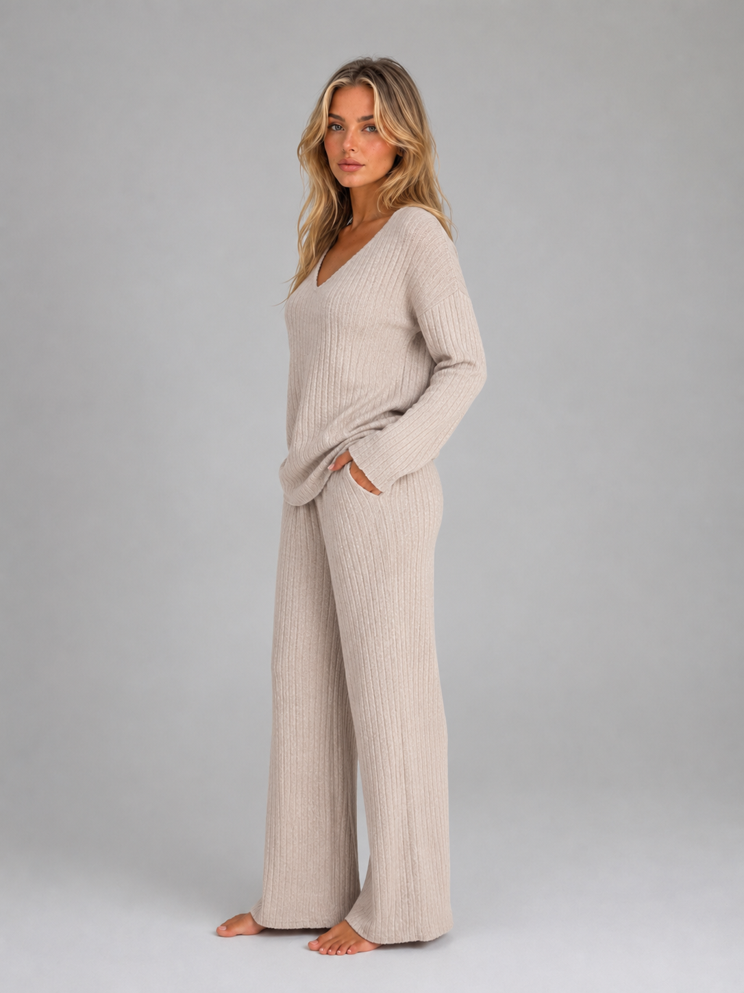 Completo Donna in Maglia a Coste Maglione Scollo V e Pantaloni