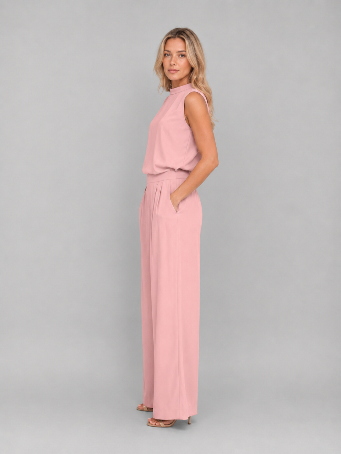Completo Donna Top Collo Alto Smanicato e Pantaloni Palazzo