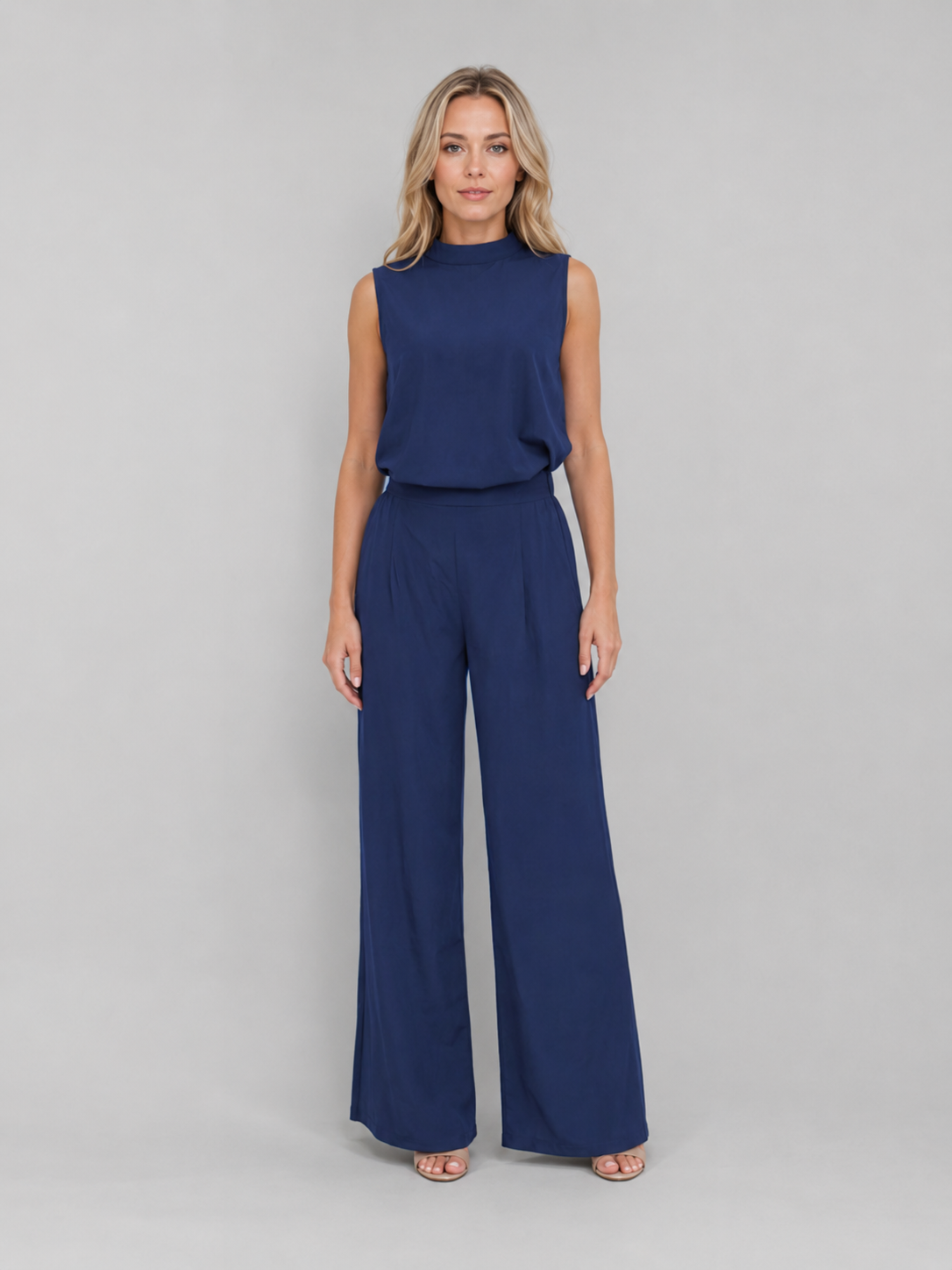 Completo Donna Top Collo Alto Smanicato e Pantaloni Palazzo