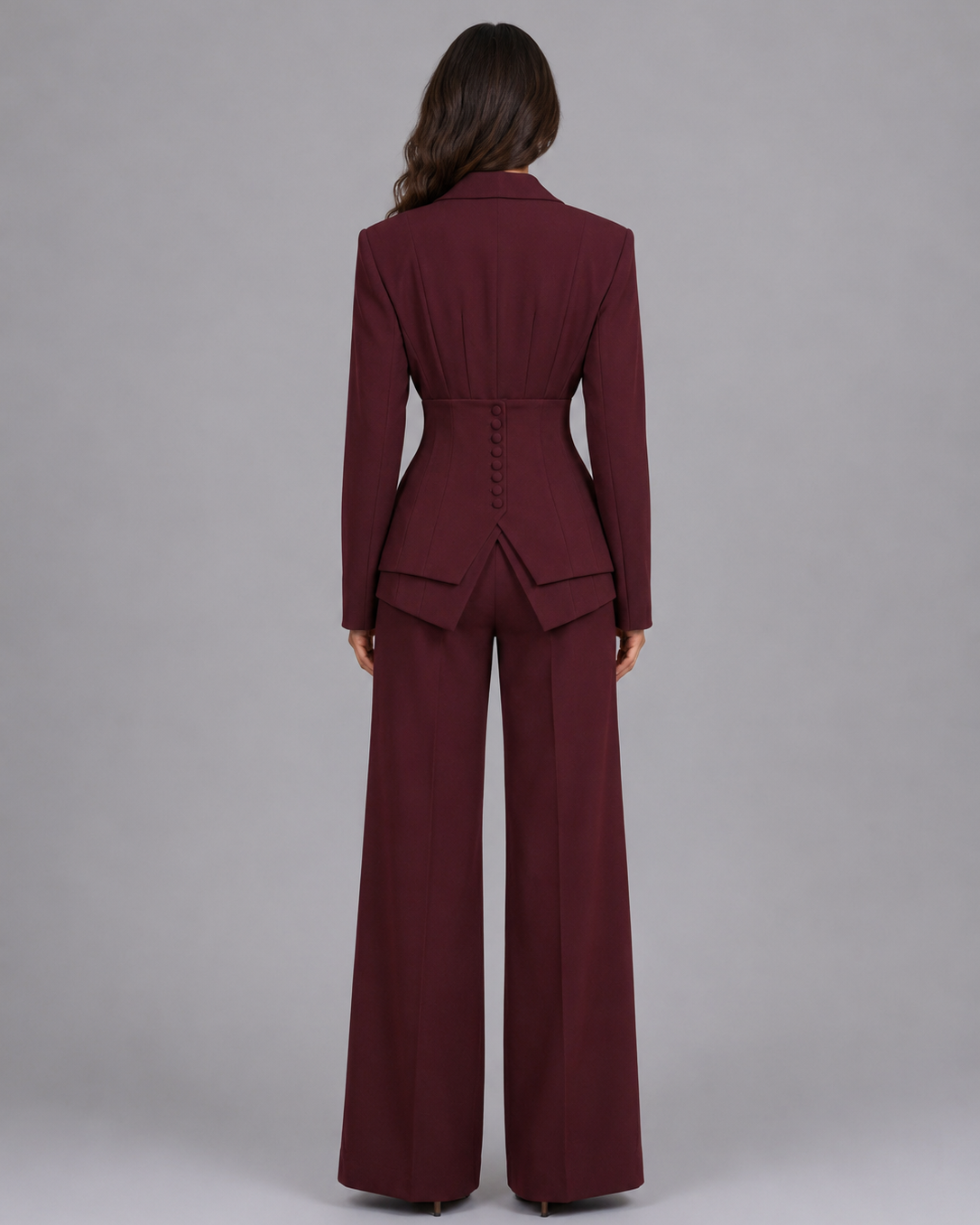 Tailleur Donna Tre Pezzi Vita Definita e Pantaloni Palazzo