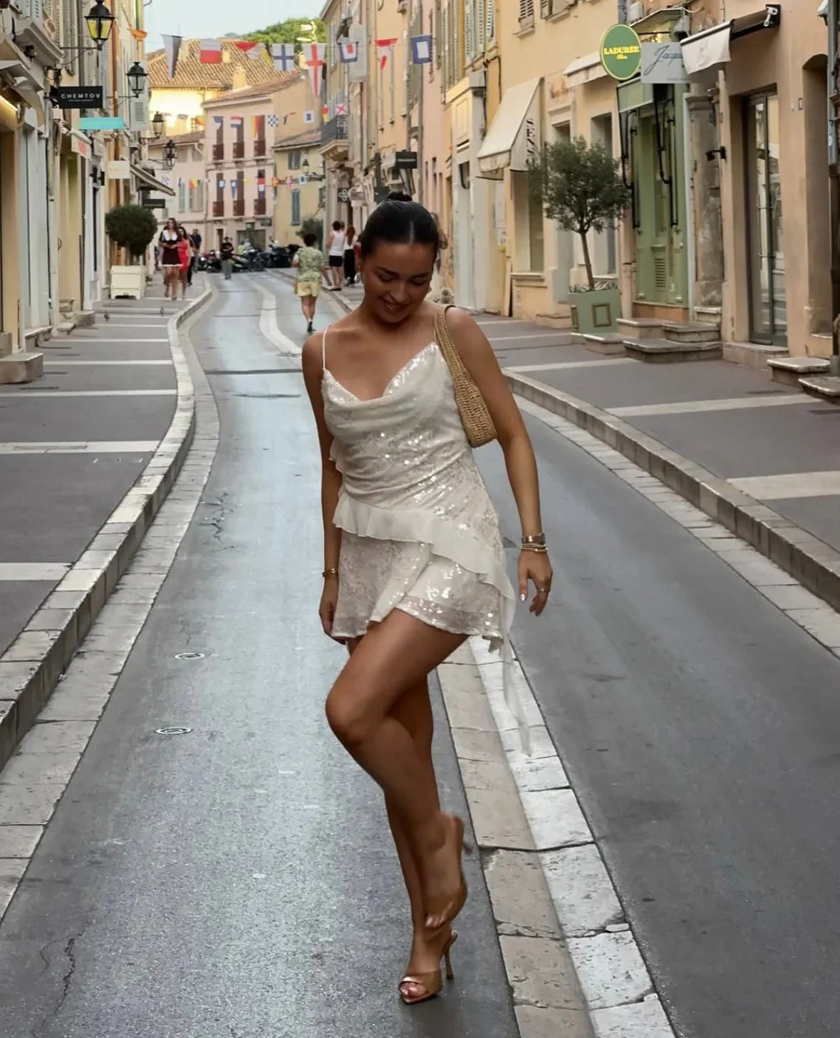 Abito Donna Corto in Paillettes Aderente da Sera Volant Asimmetrici