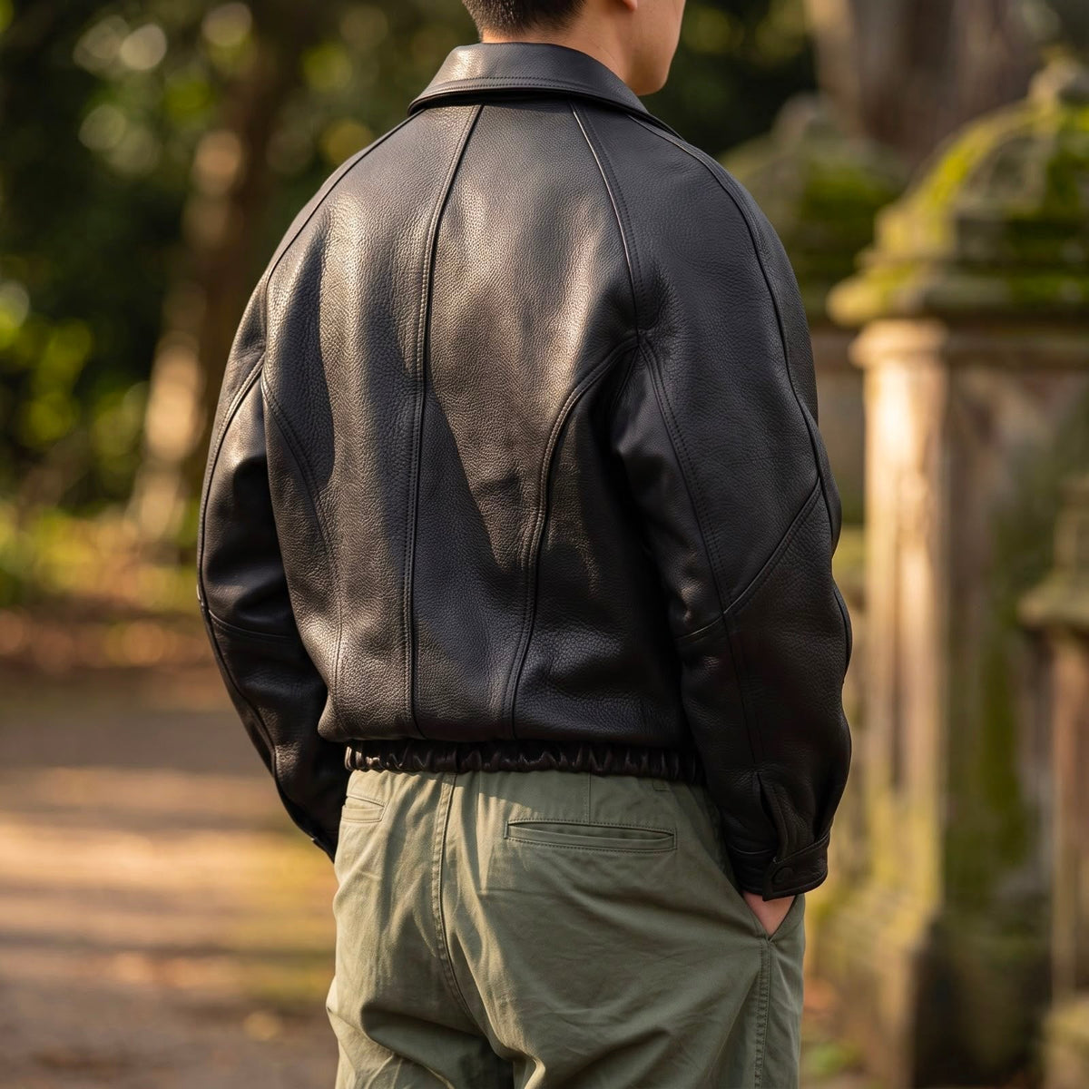 Giacca Uomo in Pelle Vegana Nera con Zip e Orlo Elastico