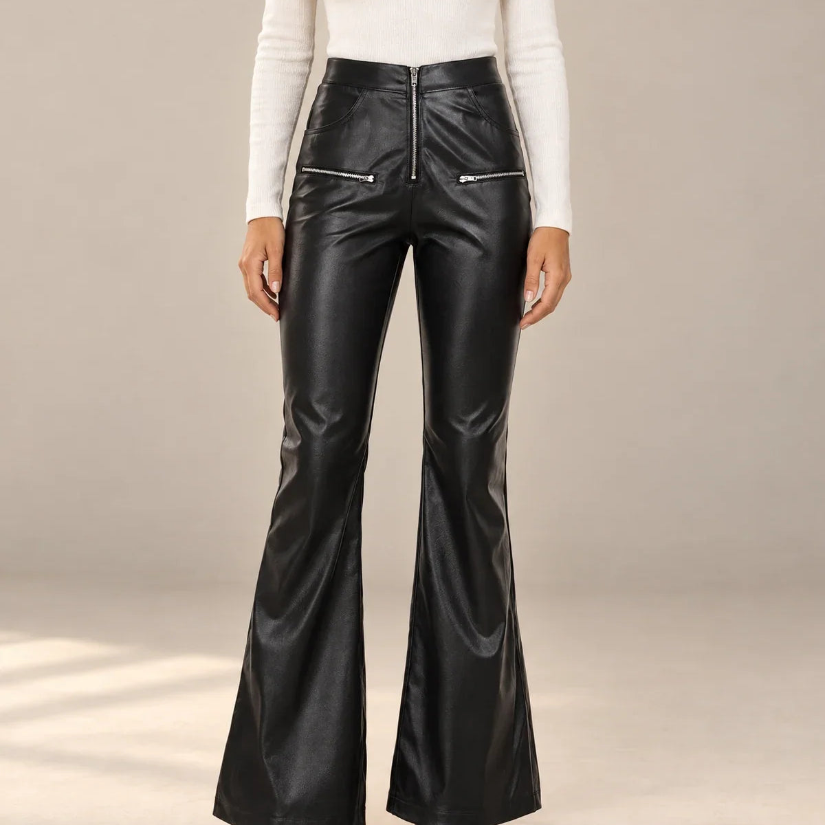 Pantaloni Donna Effetto Pelle a Zampa Vita Alta con Zip Neri
