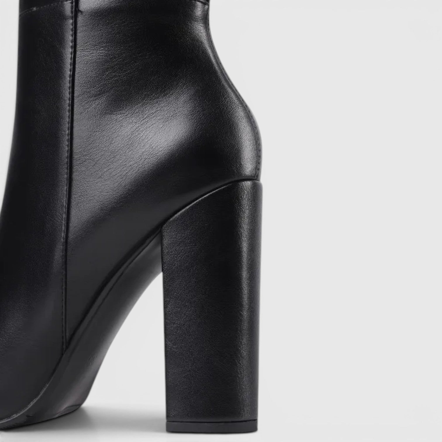 Stivali Donna al Ginocchio Tacco Chunky Punta Affusolata