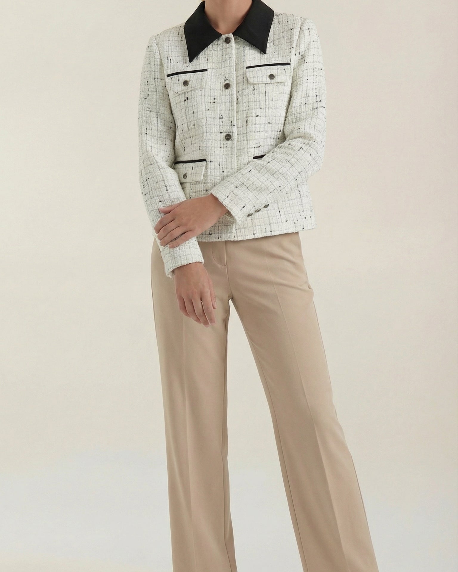 Giacca Donna in Tweed Collo a Contrasto Strutturata Elegante