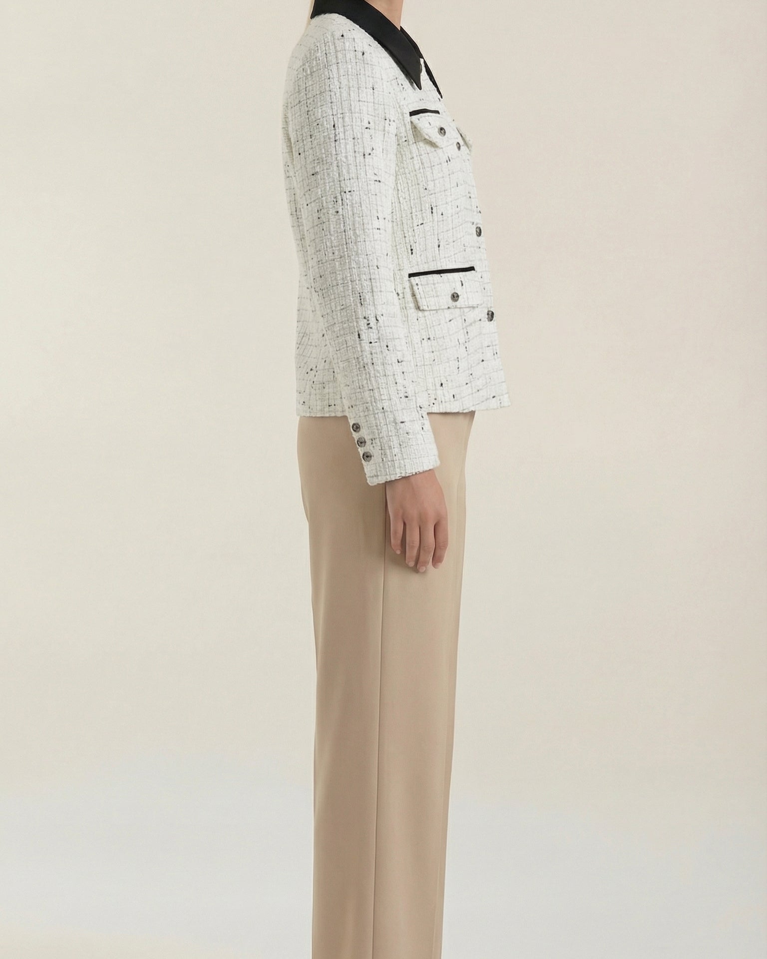 Giacca Donna in Tweed Collo a Contrasto Strutturata Elegante