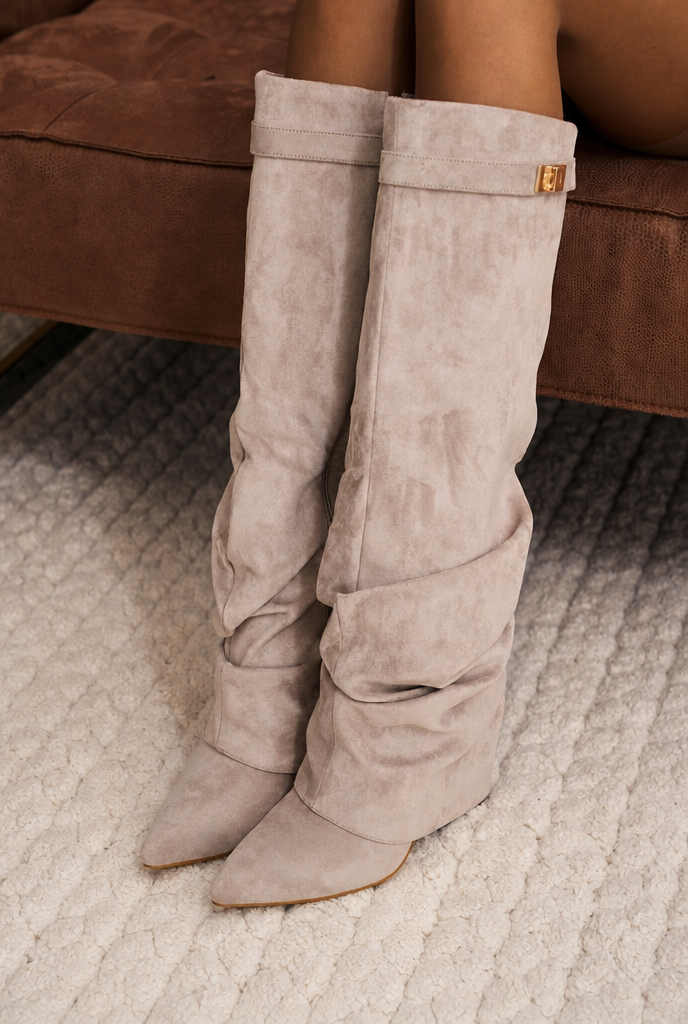 Stivali Donna Slouchy in Camoscio a Punta con Fibbia Oro