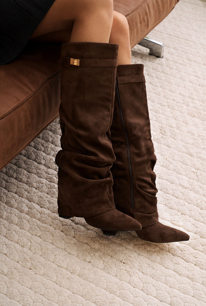 Stivali Donna Slouchy in Camoscio a Punta con Fibbia Oro