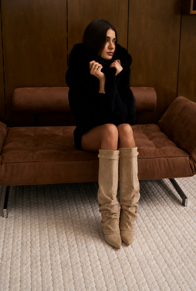 Stivali Donna Slouchy in Camoscio a Punta con Fibbia Oro
