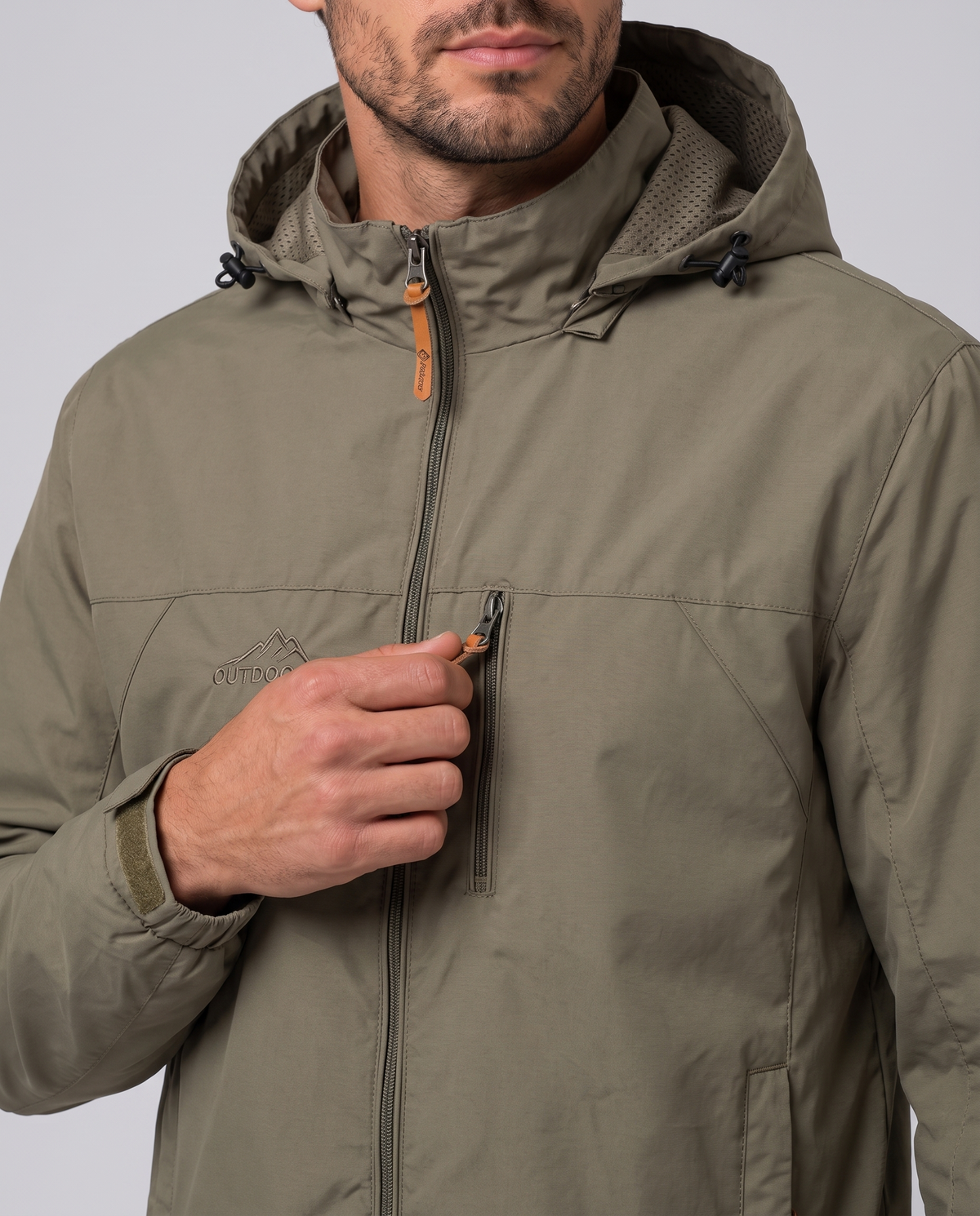 Giacca a Vento Uomo Leggera con Cappuccio Antivento Slim
