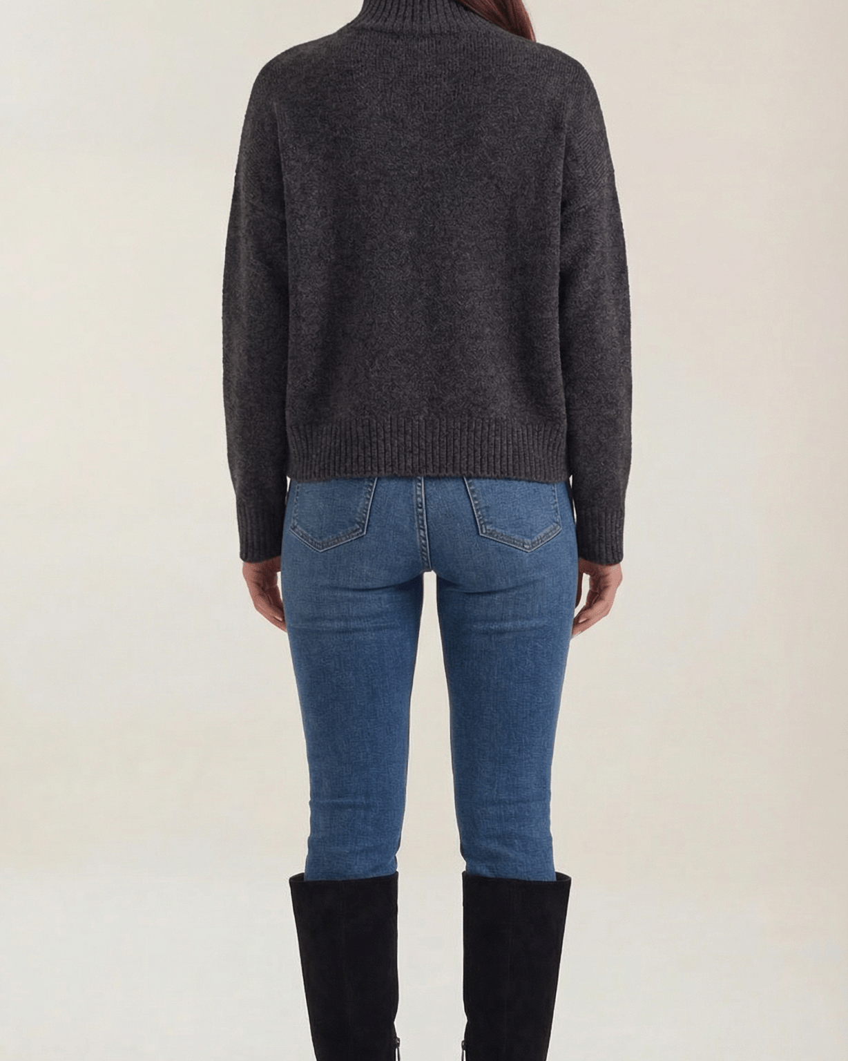 Aurazio Maglione a Collo Alto per Donna