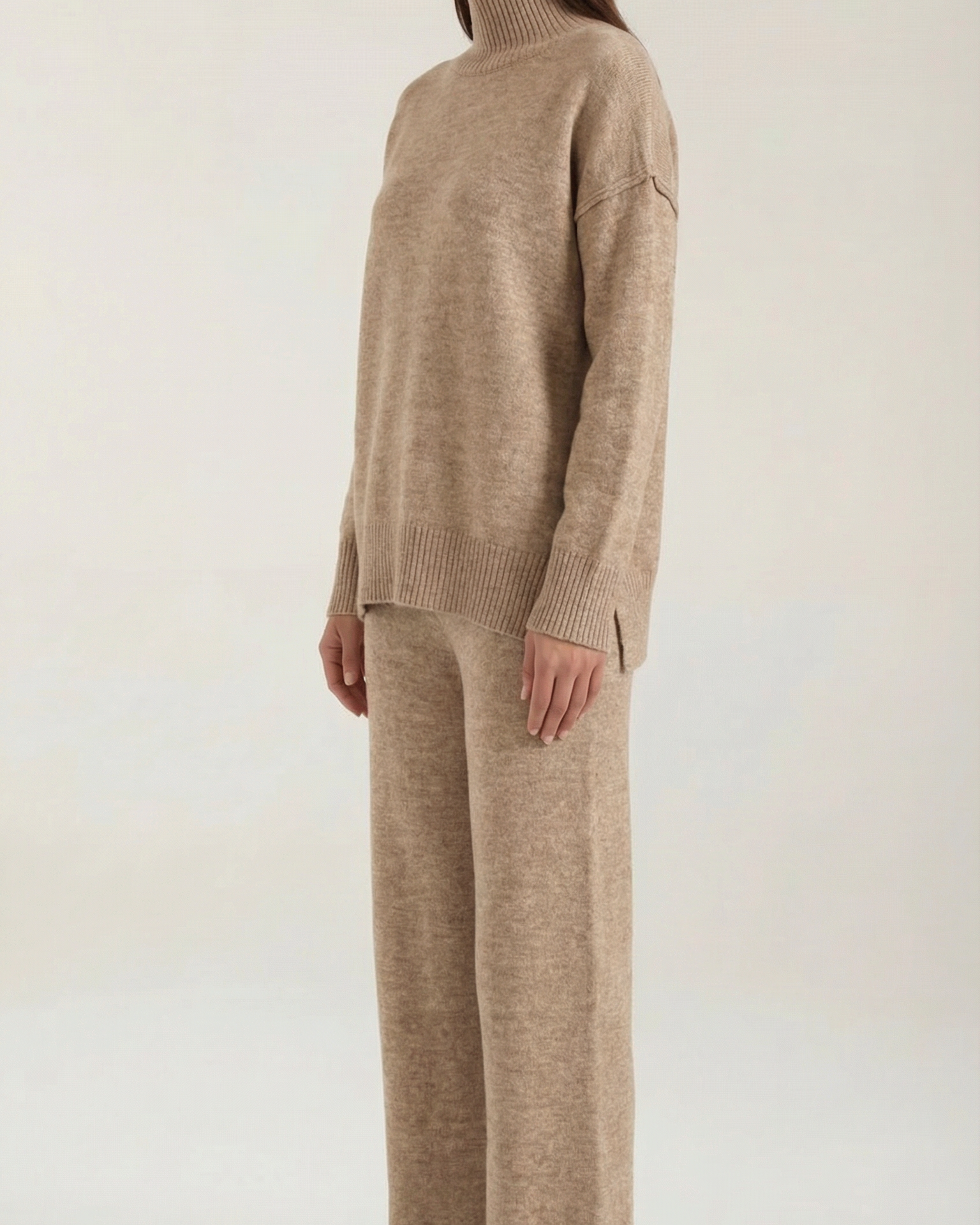 Aurazio Maglione Collo Alto E Pantaloni Per Donna