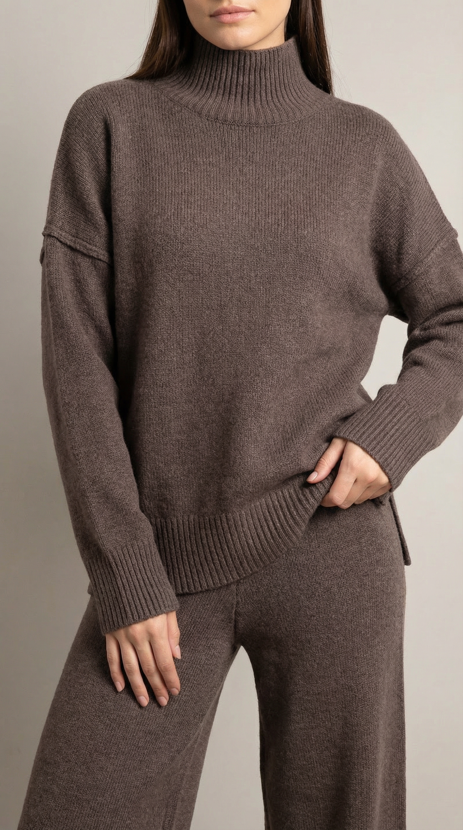 Aurazio Maglione Collo Alto E Pantaloni Per Donna